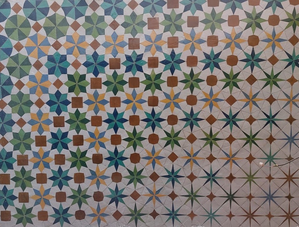 Fresque en zellige en plusieurs étoiles