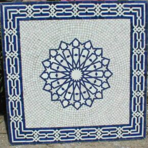 Table carrée de couleurs bleu foncé et blanc